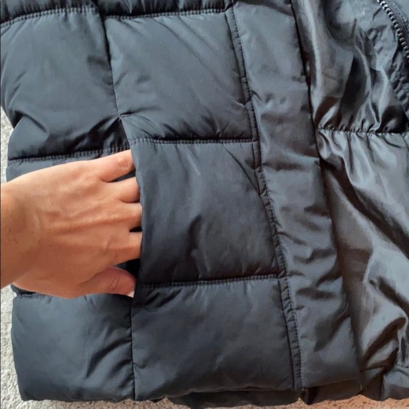 GAP black puffer vest - Picture 4 of 5